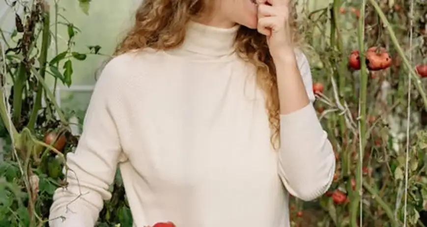 Organic farms avoid toxic inputs, improve soil health, grow clean, sustainable food that supports nature.